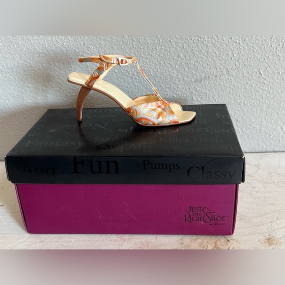 Just 🌟HP🌟 The Right Shoe Riviera - Picture 2 of 10